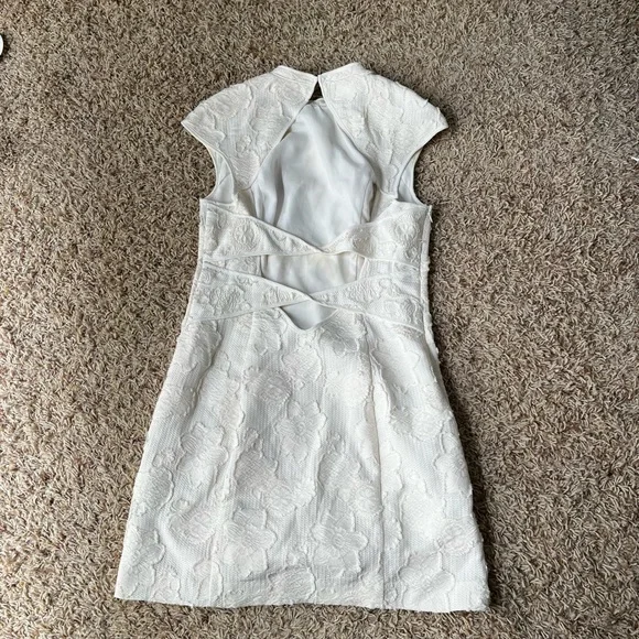 White lace dress - Picture 3 of 5